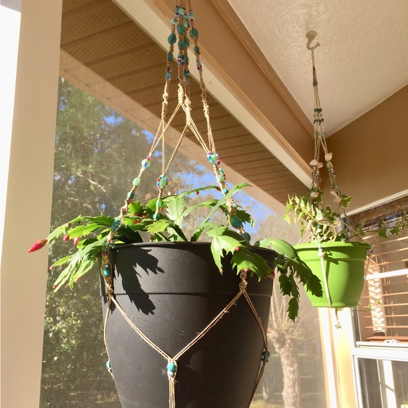 Macrame plant hanger - Picture 2 of 2